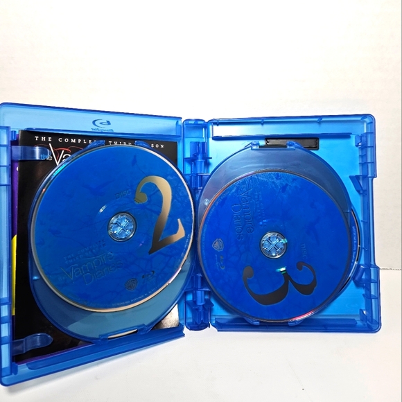 Vampire Diaries Blu Ray Season 3 - Picture 4 of 5